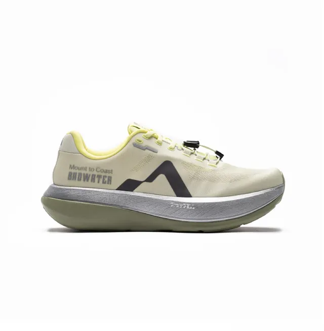Mount to Coast C135 running shoe